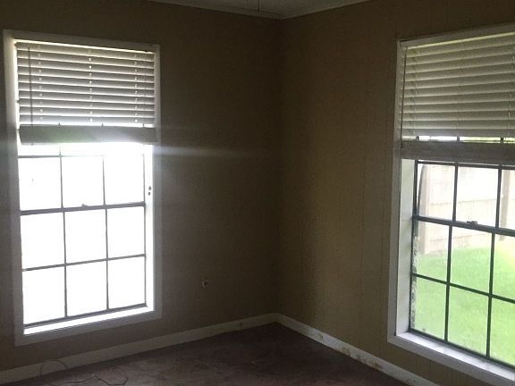5th image of 404 Evangeline St