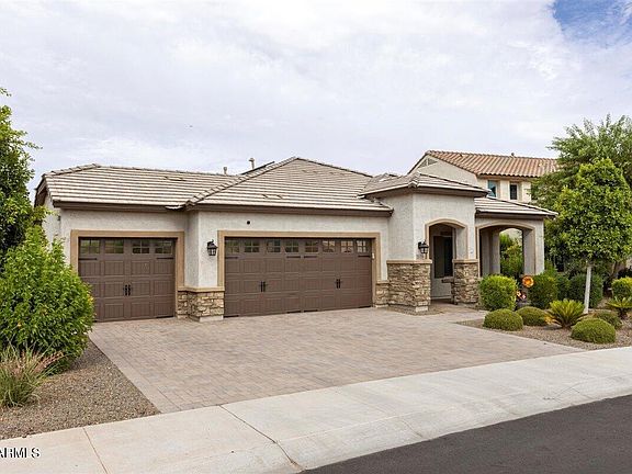 3rd image of 26139 W Wahalla Ln