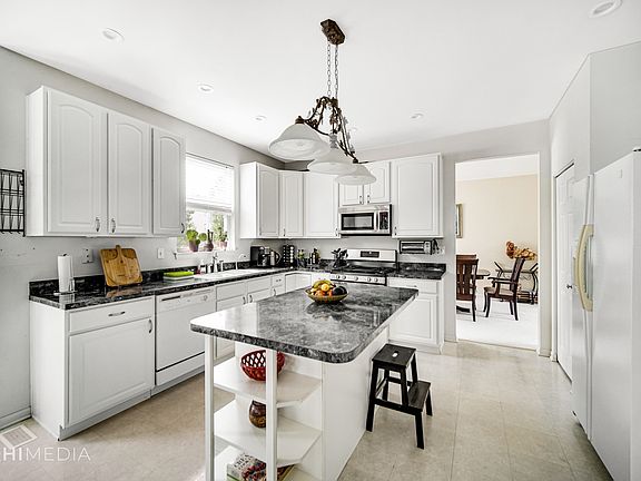 4th image of 513 Hamilton Ln