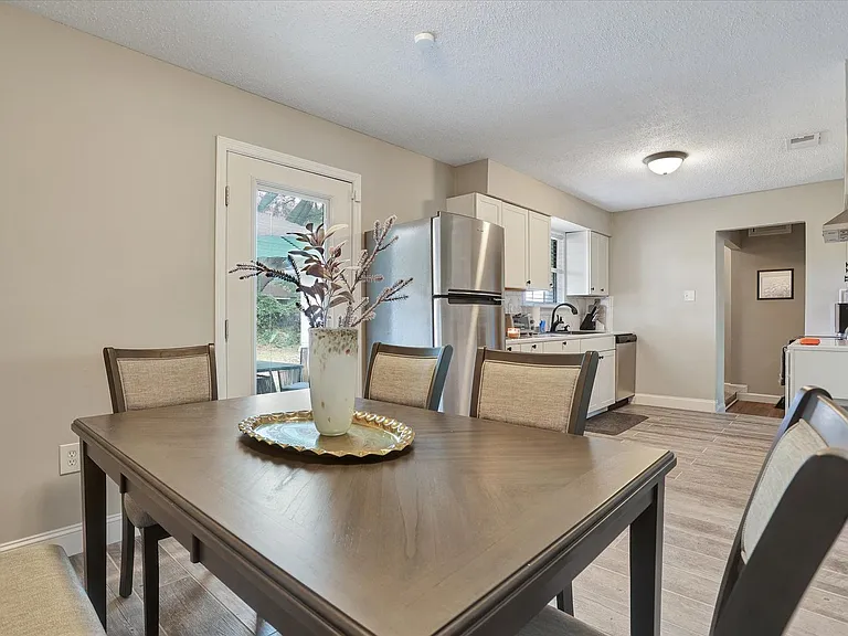 720 Dixon St — Photo 12