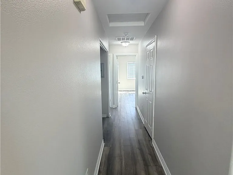 215 N Spruce Ave — Photo 4