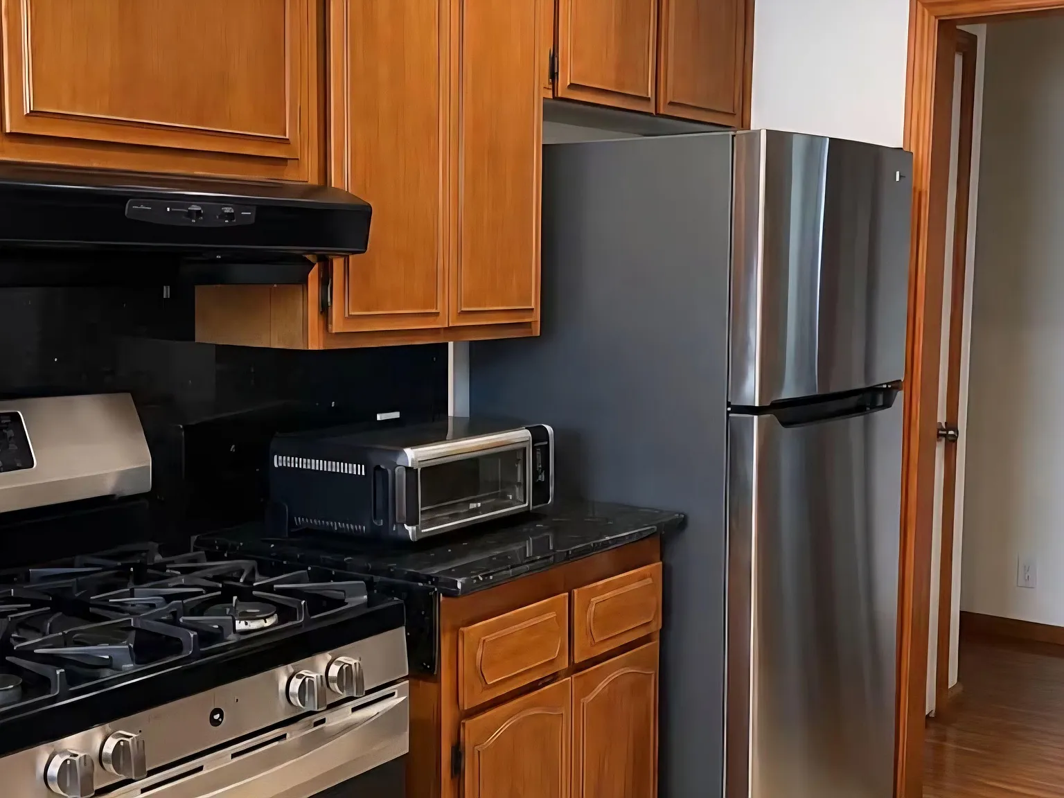 1 bed, 1.0 bath, 1000 sqft, $1,139 — Photo 2