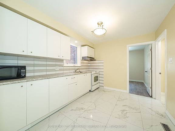 4th image of 215 Keele St