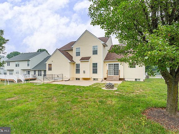2nd image of 35 Morningmist Dr