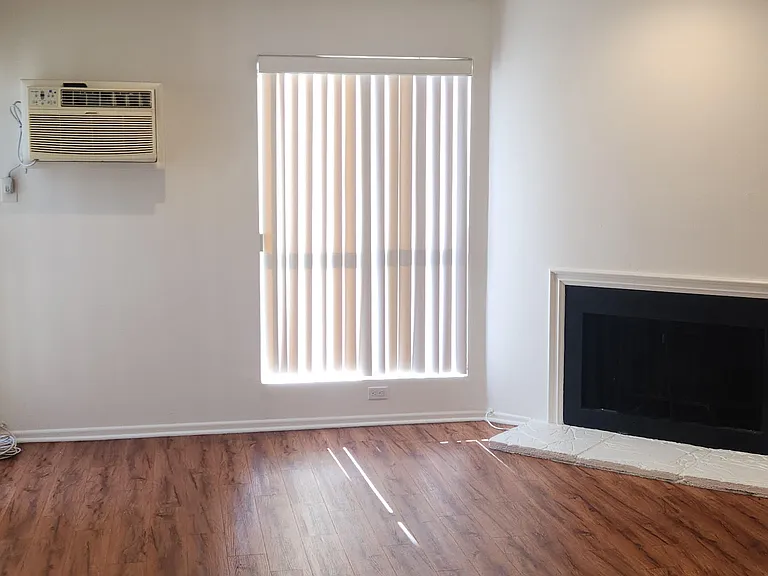 Sherman Pines Apartments — Photo 27