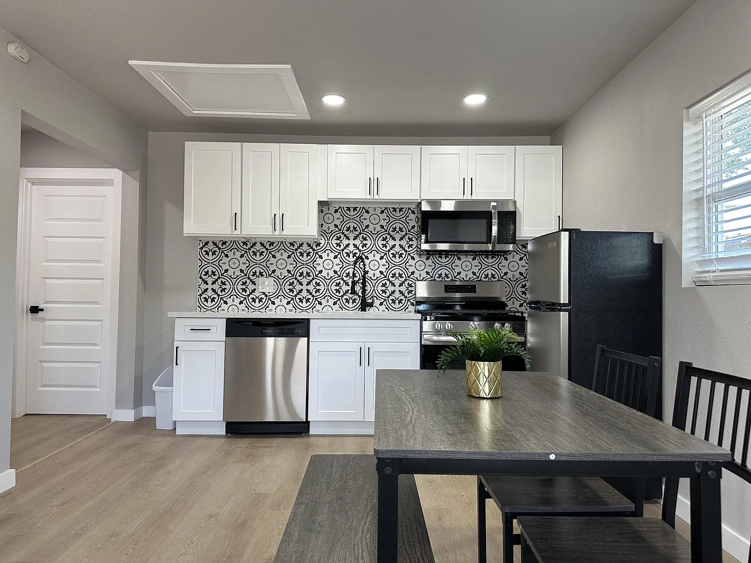 2 bed, 1.0 bath, 640 sqft, $854 — Photo 4