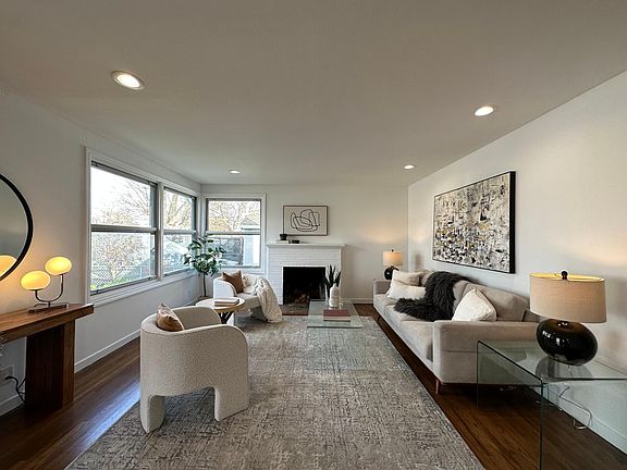 Living room - from previous staging, unfurnished now