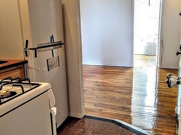 3rd image of 214 E 10th St #21D
