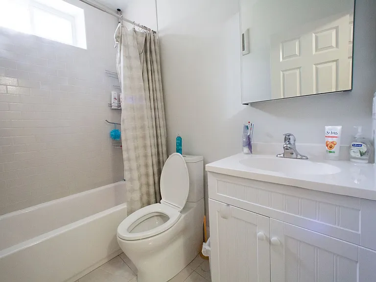 37 Beaconsfield Rd #1D — Photo 14