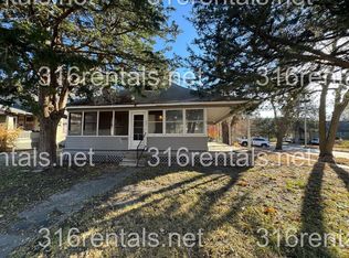 401 E 9th St, Newton, KS 67114