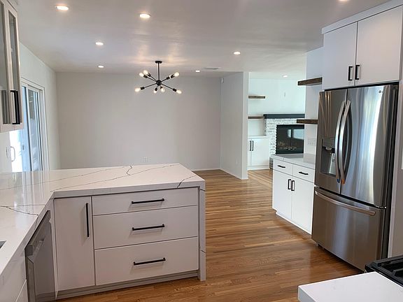 4th image of 22315 Kittridge St