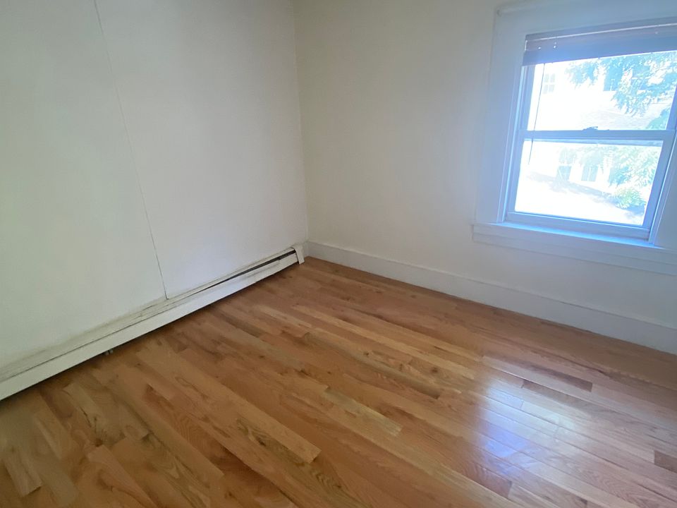 1st image of 9 Bay Rd APT 3