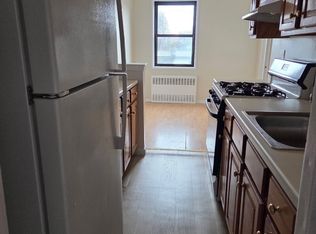 (Undisclosed Address), Glen Oaks, NY 11004