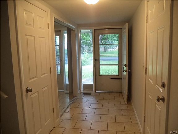 5th image of 226 Longmeadow Dr