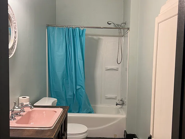 628 Sullivan St #B — Photo 8