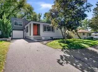 448 County Road B2 W, Roseville, MN 55113