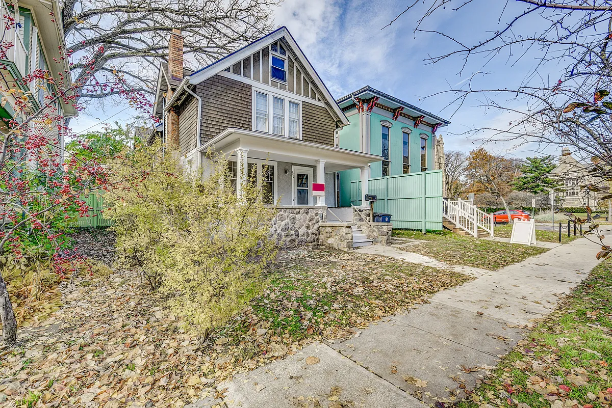 Building Photo - 702 Tappan St
