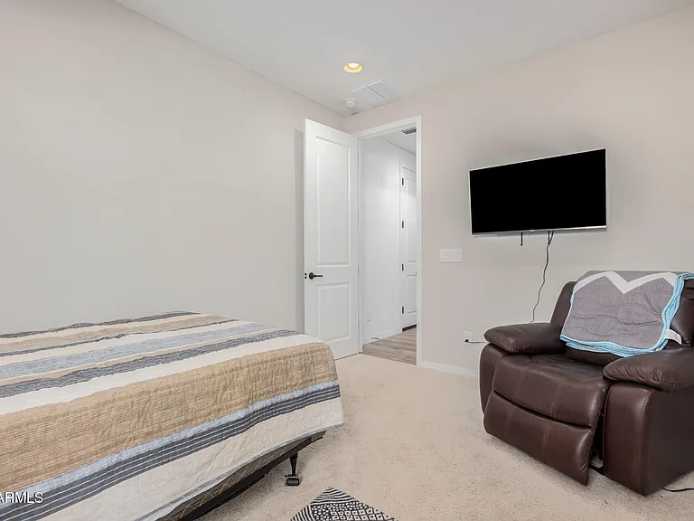 5654 N 88th Ln — Photo 29