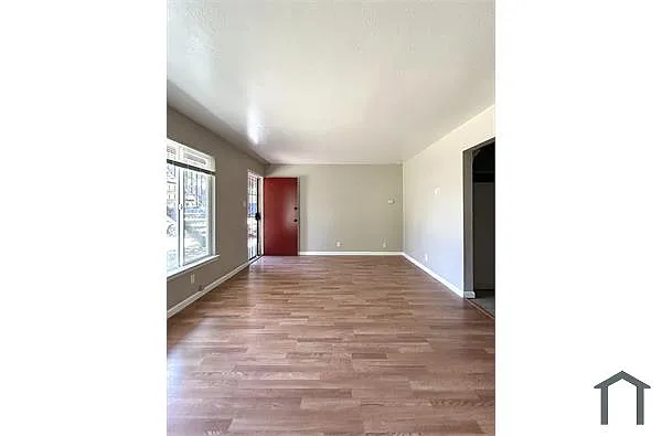 Building Photo - 3273 Lynde St #5