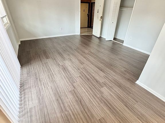 3rd image of 800 W Hill St
