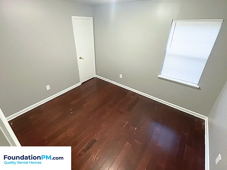 1375 Adelaide St — Photo 10