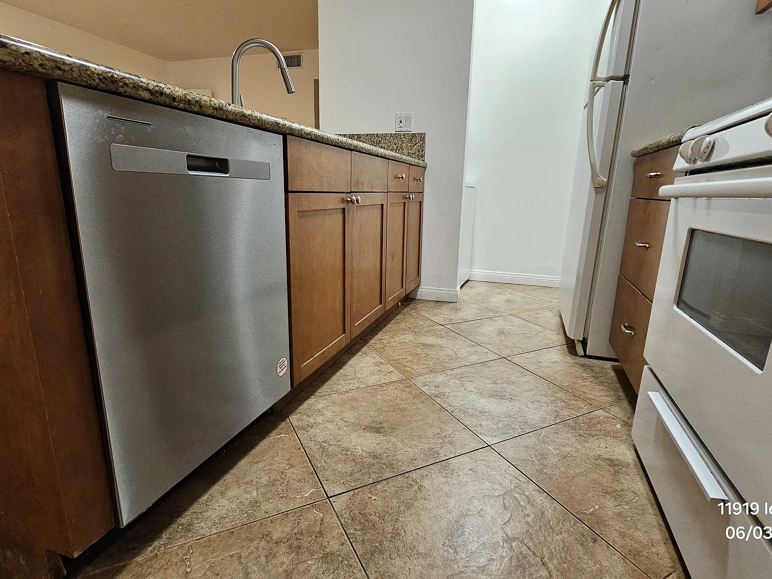 2 bed, $3,300 — Photo 4