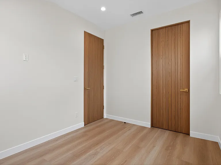 17501 Los Alimos St #10809 — Photo 10