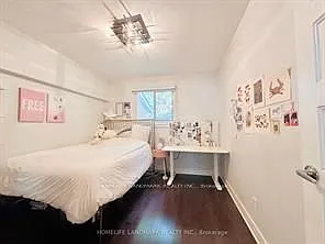 20 Porterfield Cres — Photo 9