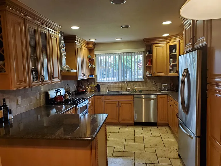 1620 Hervey Ln — Photo 5