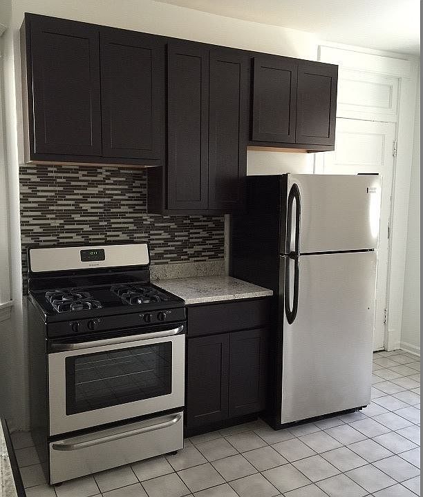 2nd image of 2337 W Dickens Ave #4