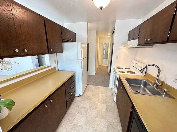 3rd image of 2051 Ascot Dr #101