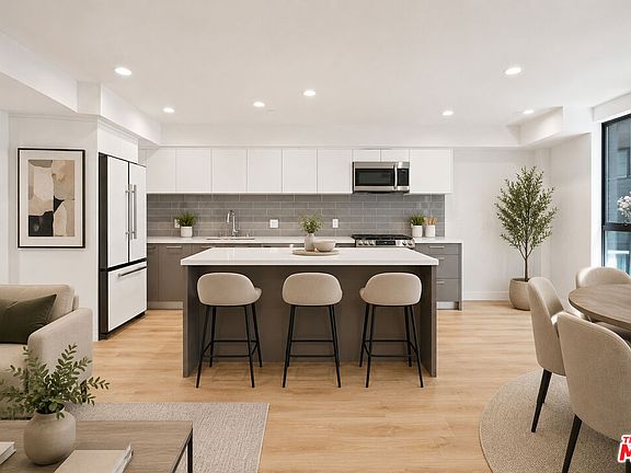 2nd image of 1434 N Poinsettia Pl #306