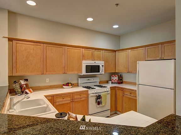 4th image of 9217 122nd Court NE #B-9