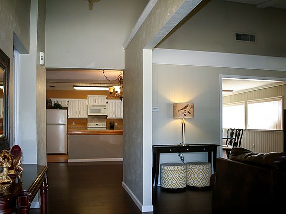 4th image of 2206 Briarmeadow Dr
