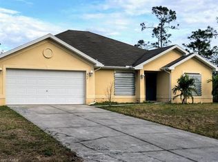 402 Columbus Ave, Lehigh Acres, FL 33972