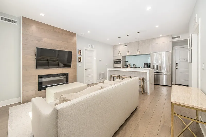 2 bed, 2.0 bath, 834 sqft, $2,750 — Photo 1