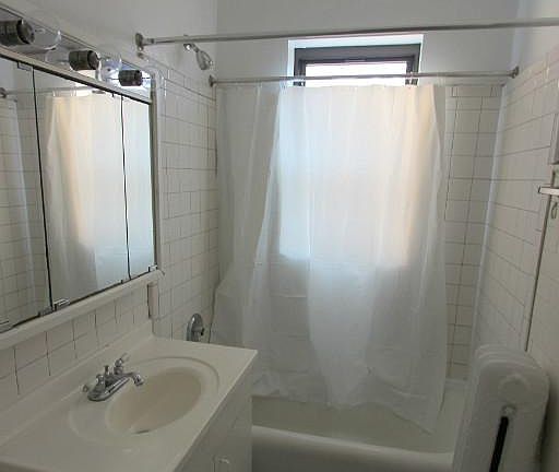 2nd image of 528 W Aldine Ave #2F