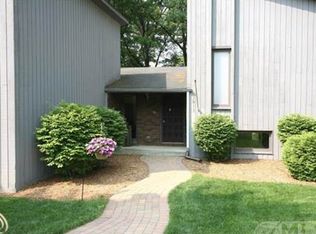 3915 Reseda Rd, Waterford, MI 48329