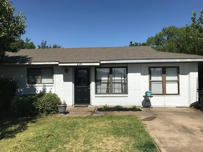 829 Bullock St — Photo 1