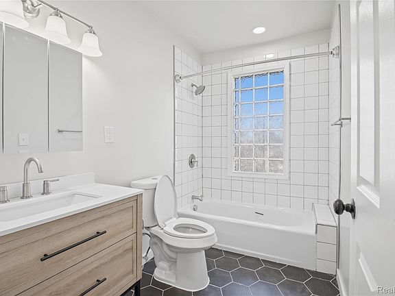 3rd image of 3756 Burlingame St