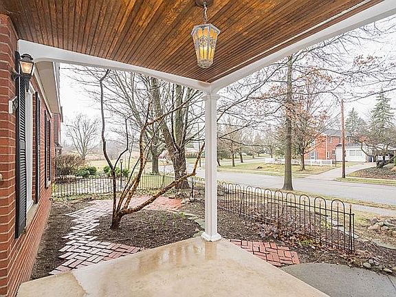 3rd image of 1595 Woodland Dr