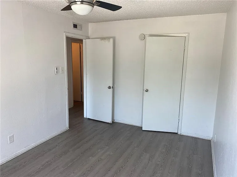 2401 Manor Rd #207 — Photo 8