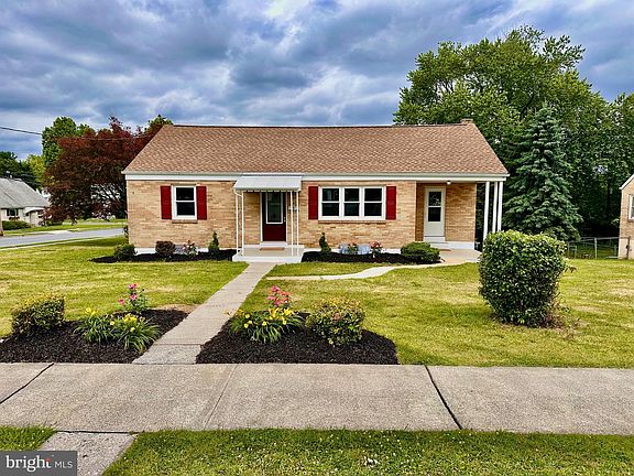 2nd image of 301 E Poplar St