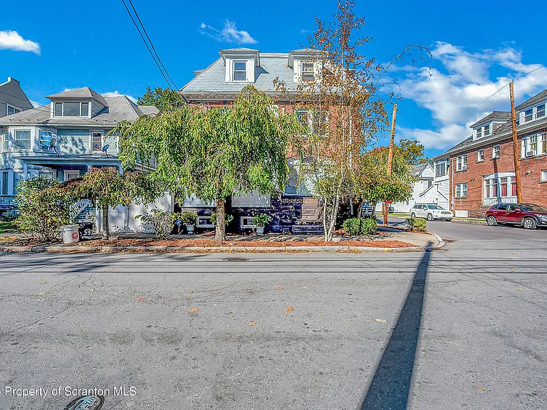 533 S Franklin St — Photo 38