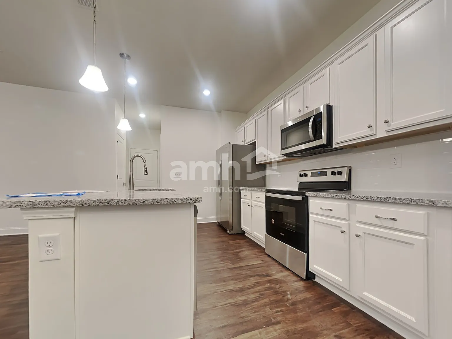 4 bed, 2.5 bath, 1977 sqft, $2,350 — Photo 4