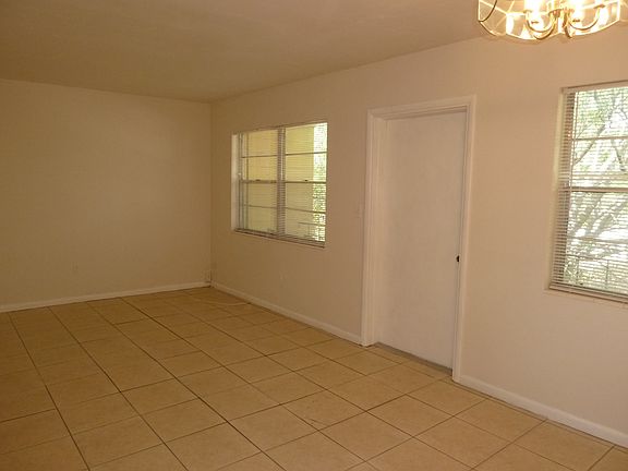 3rd image of 115 N Hubert Ave APT 2