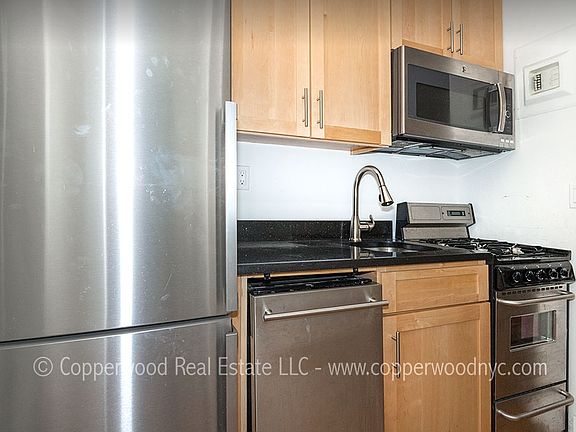 4th image of 405 E 87th St APT 2A