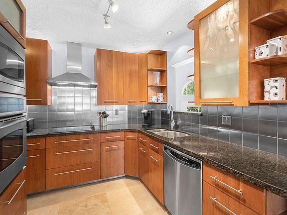 4th image of 2715 NE 15th Street #2715