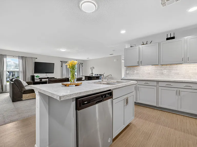 644 SW Hoffenberg Ave — Photo 13