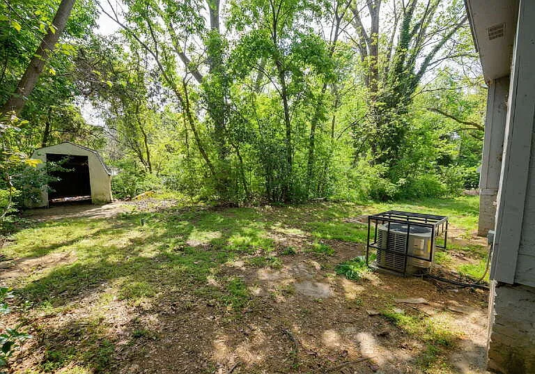 218 Irving Ave — Photo 7